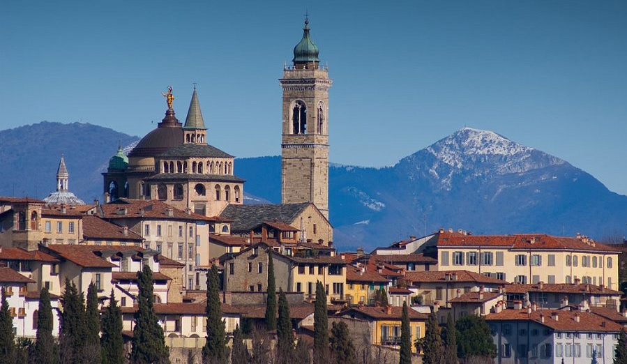 A Bergamo la prima casa si cerca in città e la seconda nelle valli